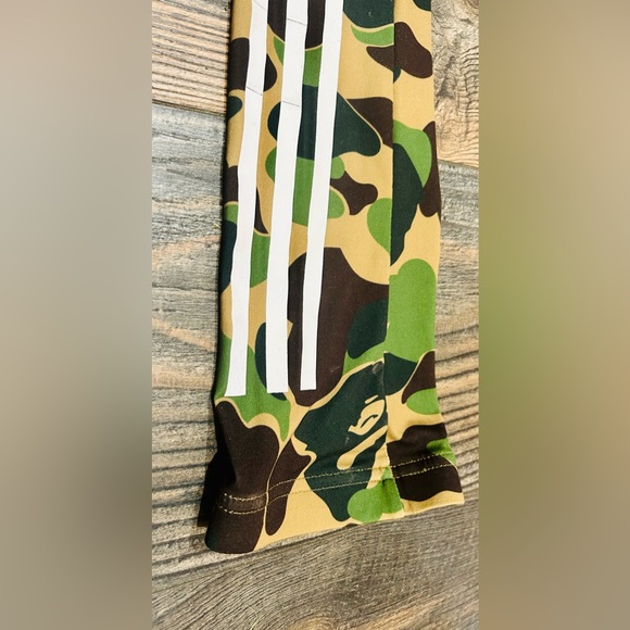 BAPE X ADIDAS’S AUTHENTIC ATHLETIC CAMO ARM SLEEVE PAIR - Picture 6 of 12